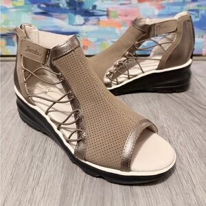 Jambu Naomi Taupe Leather Wedge Sandals with Memory Foam– Women’s Size 9M